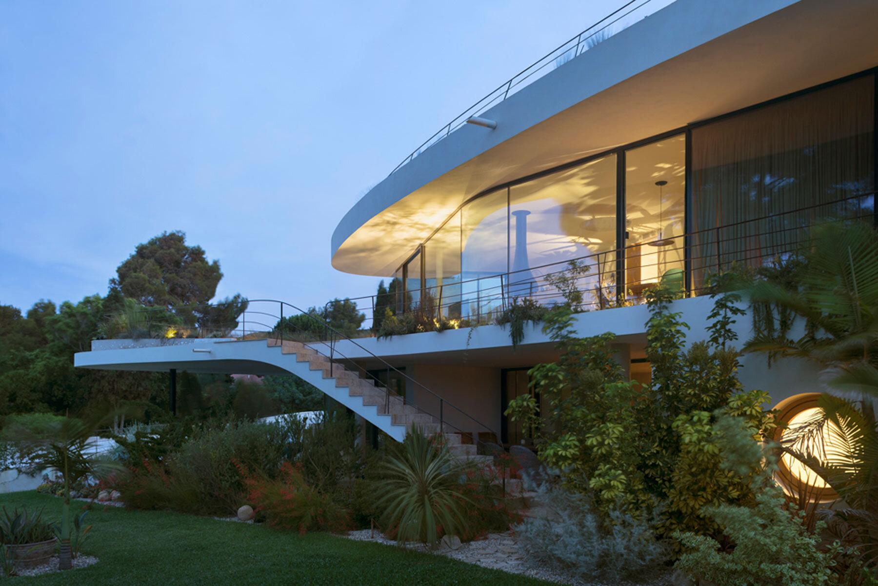 Layalityrcn: Curating Distinctive & Refined Living Environments